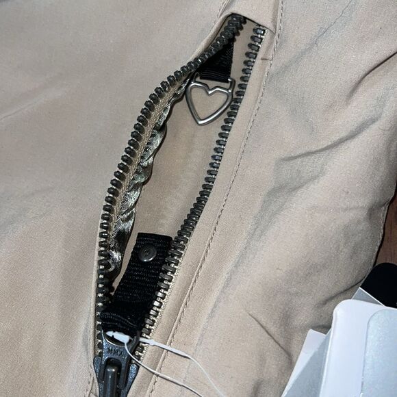 NWT Obermeyer Birmingham Insulated Ski Pants Beige Waterproof Snow Size 10 - Picture 8 of 10